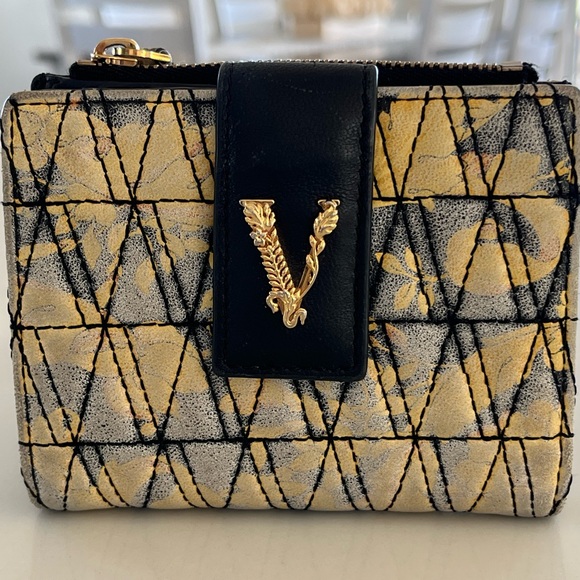 Versace Virtus Quilted Compact Wallet – Black & Yellow Floral w/ Gold Hardware - Picture 4 of 15
